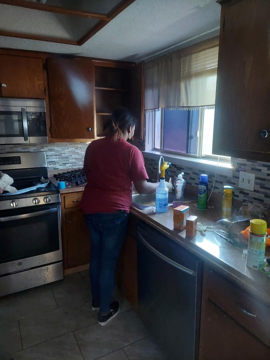 Surran Gibson cleaning a client's kitchen
